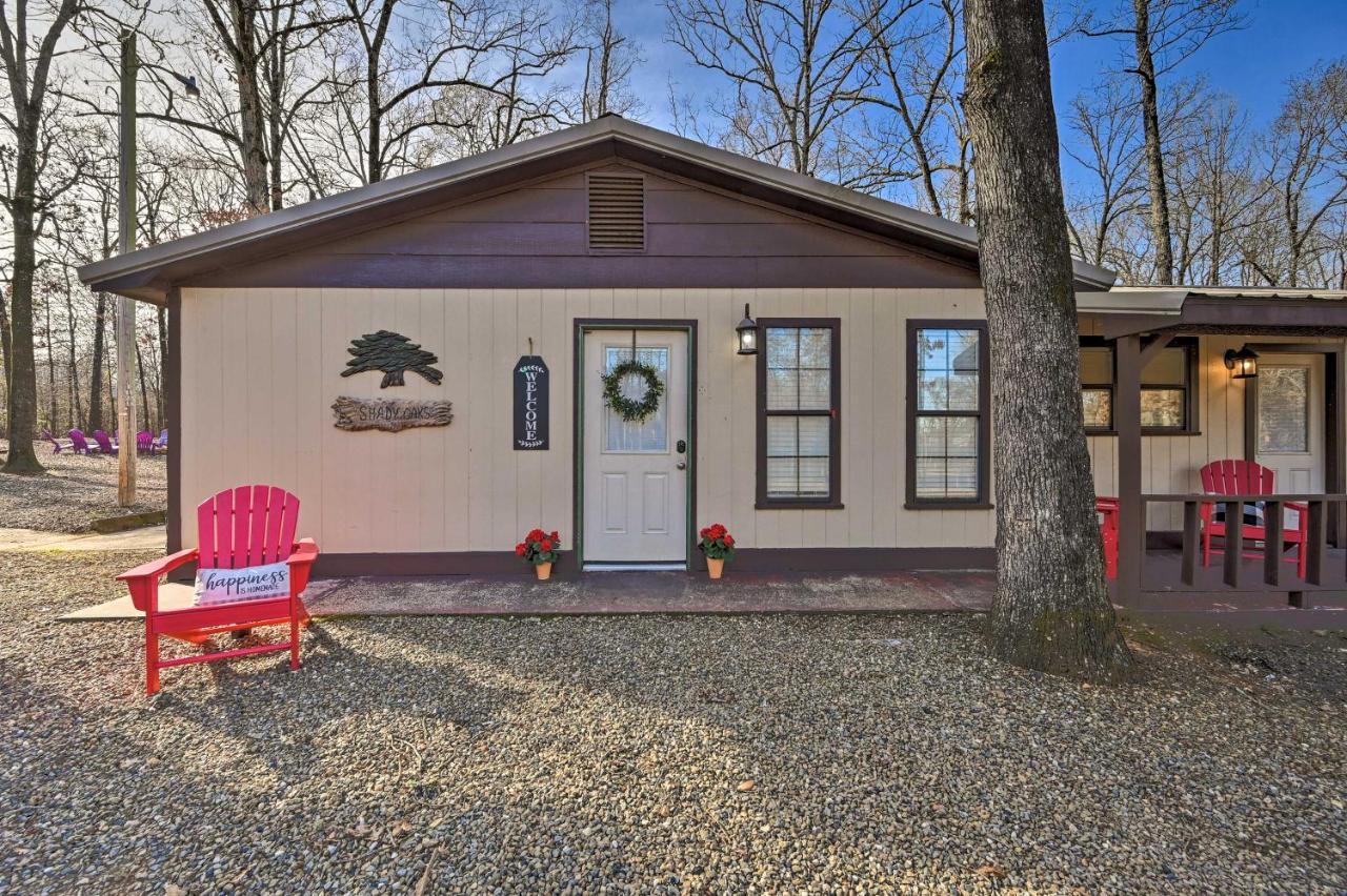 فيلا Pet-Friendly Shady Oaks Broken Bow Gem With Patio! المظهر الخارجي الصورة