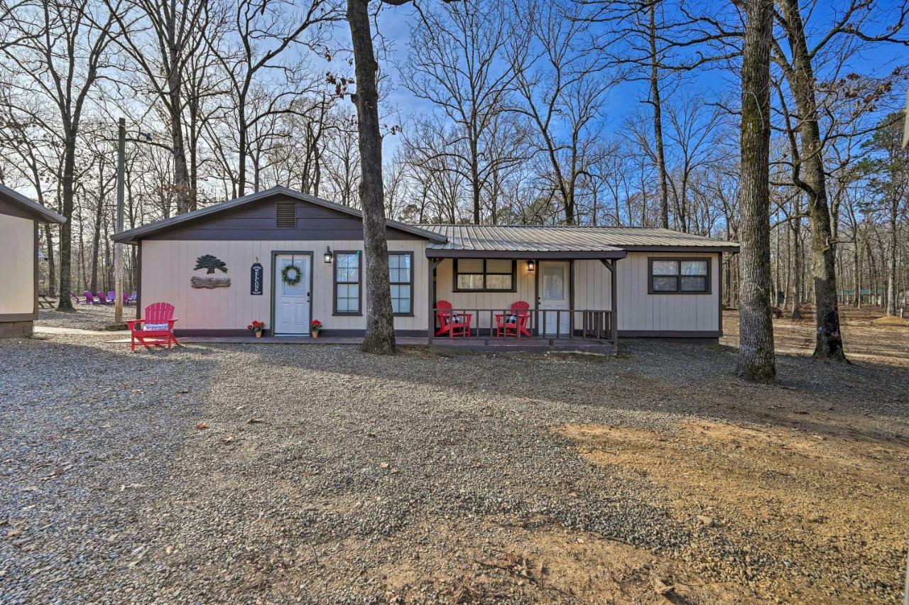 فيلا Pet-Friendly Shady Oaks Broken Bow Gem With Patio! المظهر الخارجي الصورة